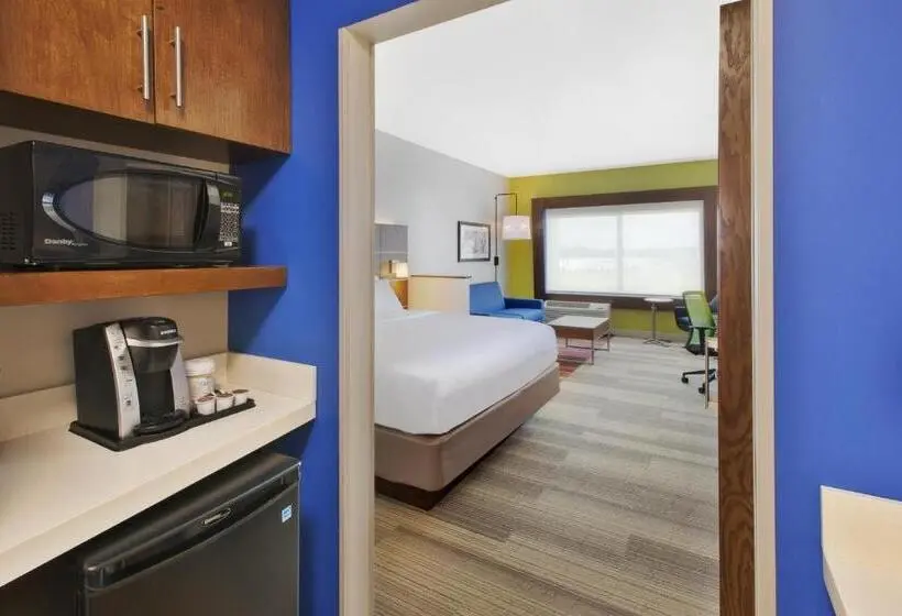 身障者適用キングサイズベッドルーム, Holiday Inn Express And Suites South Hill, An Ihg