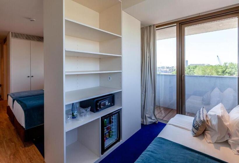 اتاق استاندارد سه نفره, Sea Porto