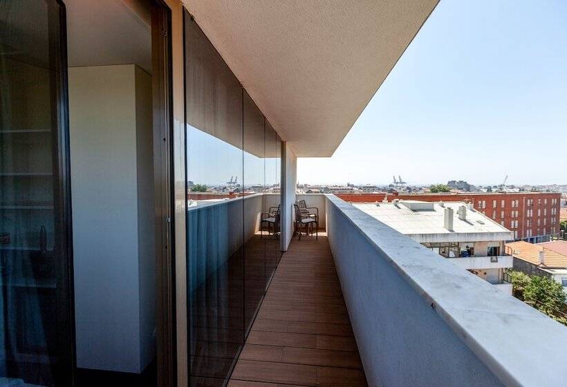 اتاق استاندارد سه نفره, Sea Porto