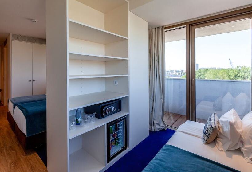 اتاق استاندارد سه نفره, Sea Porto