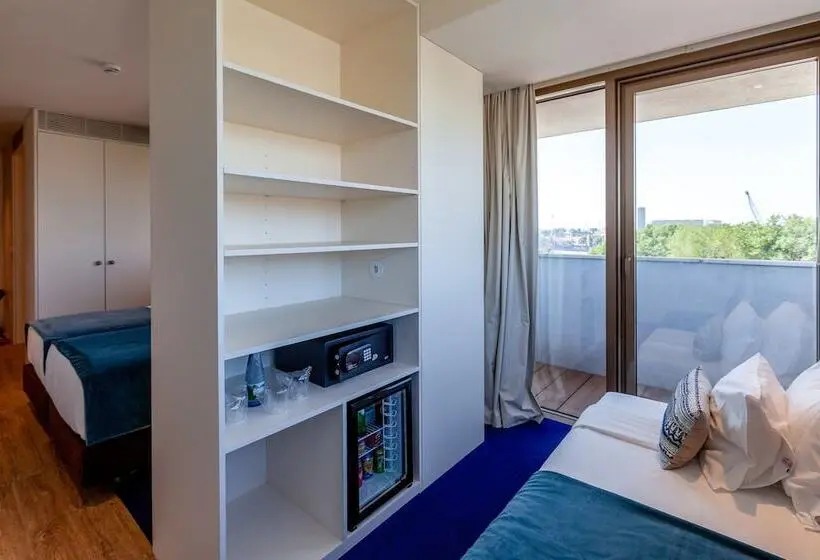 اتاق استاندارد سه نفره, Sea Porto