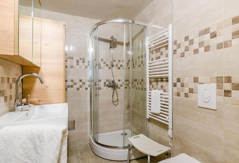 إستديو عائلى, Villa Paradiso 2