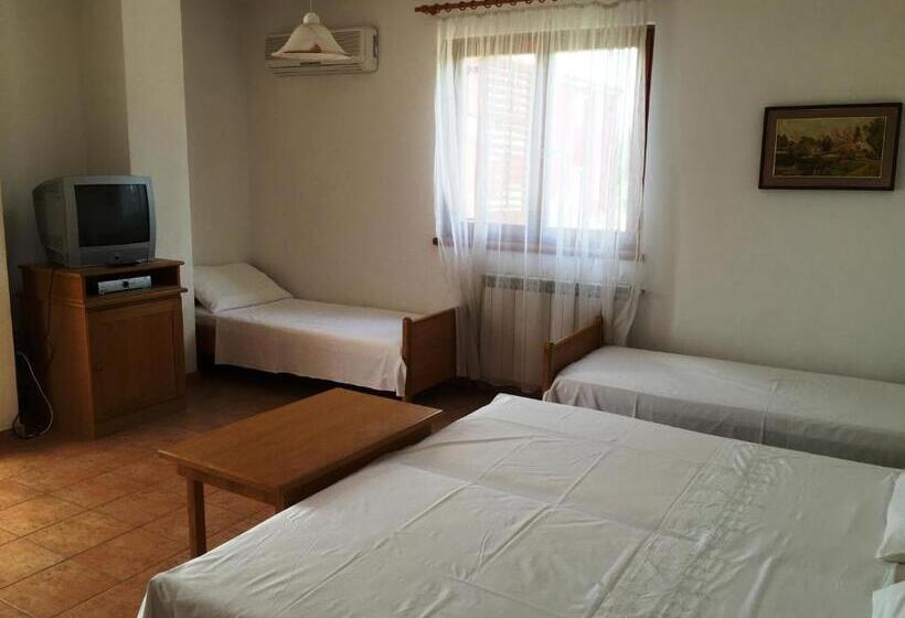 Четырехместный Номер Стандарт с Балконом, Vera Bed And Breakfast