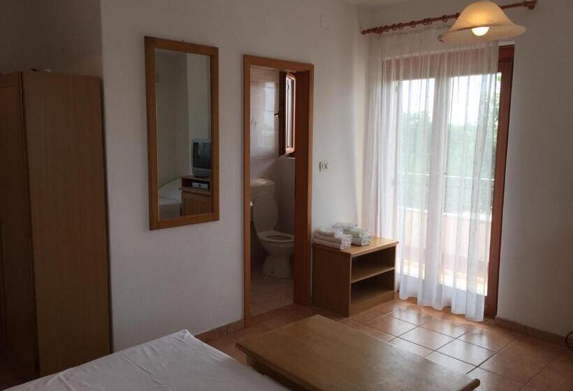 Четырехместный Номер Стандарт с Балконом, Vera Bed And Breakfast