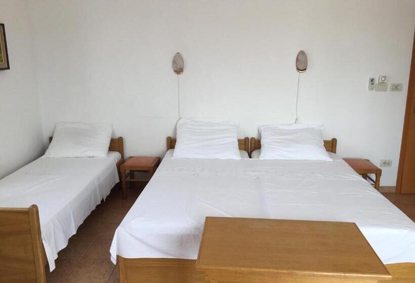 Четырехместный Номер Стандарт с Балконом, Vera Bed And Breakfast