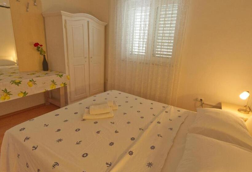스탠다드 트리픔 룸 공동욕실, Guest House Sunce, Traveler S Choice Best Panoramic View, Supetar Island Brac