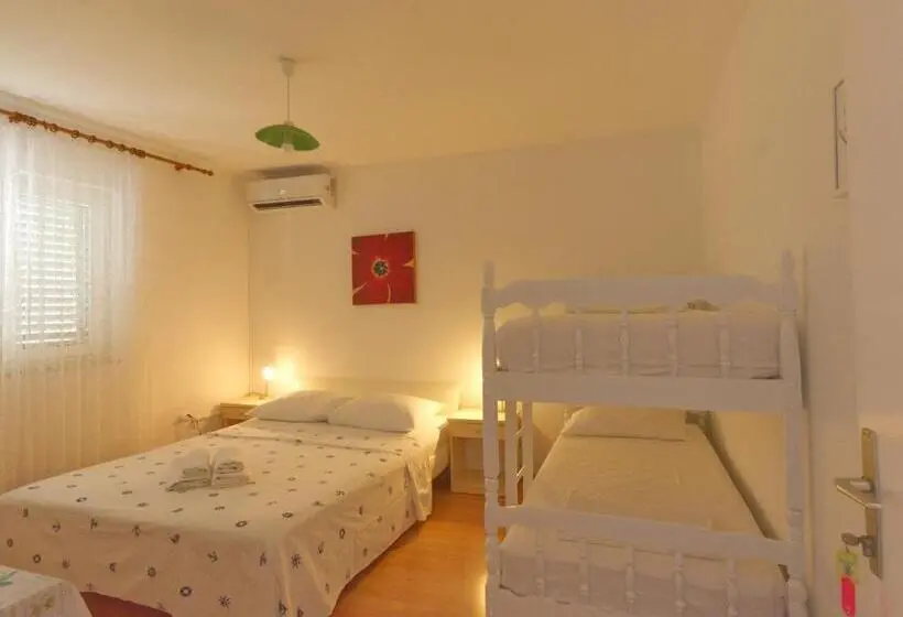 バスルーム共有のトリプルスタンダード, Guest House Sunce, Traveler S Choice Best Panoramic View, Supetar Island Brac