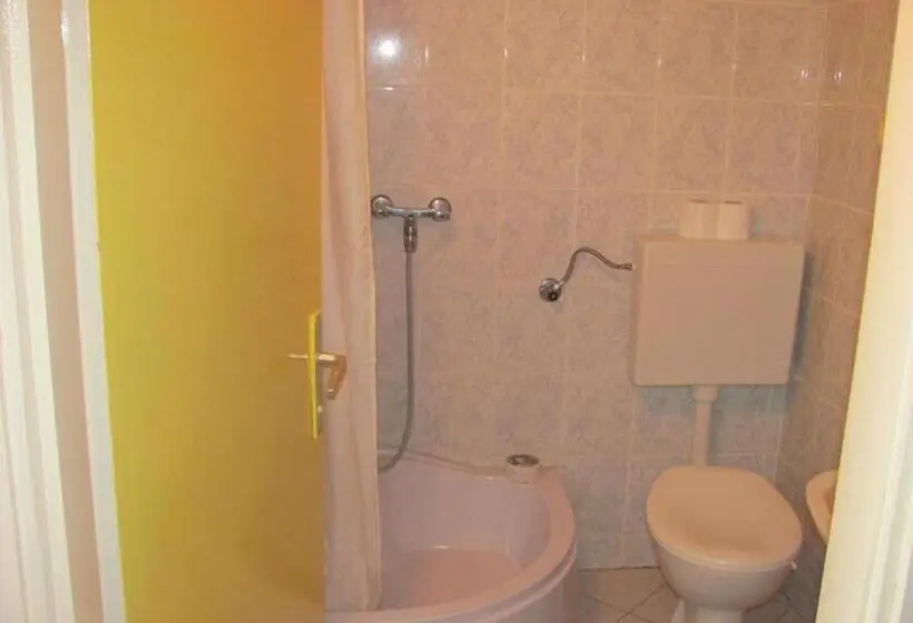バスルーム共有のトリプルスタンダード, Guest House Sunce, Traveler S Choice Best Panoramic View, Supetar Island Brac