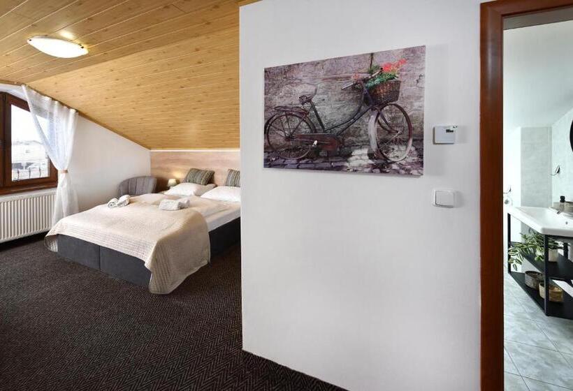 高级三人间, Vila Martina