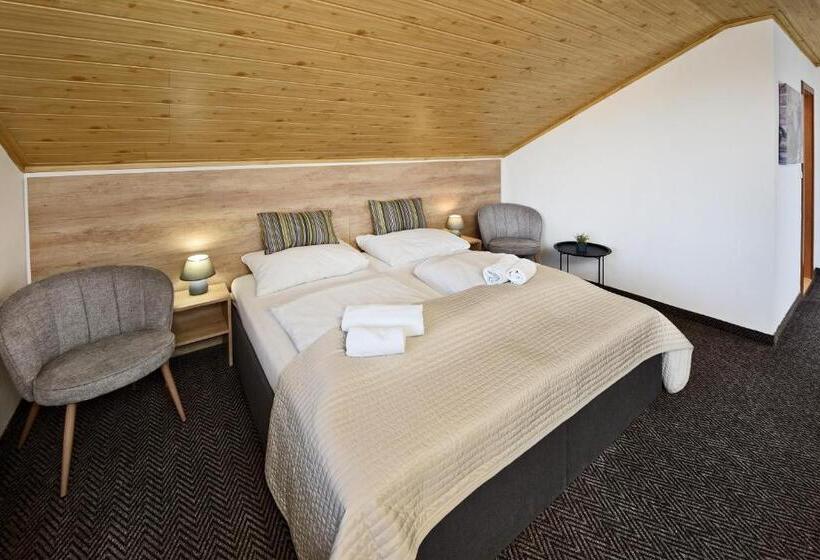 高级三人间, Vila Martina