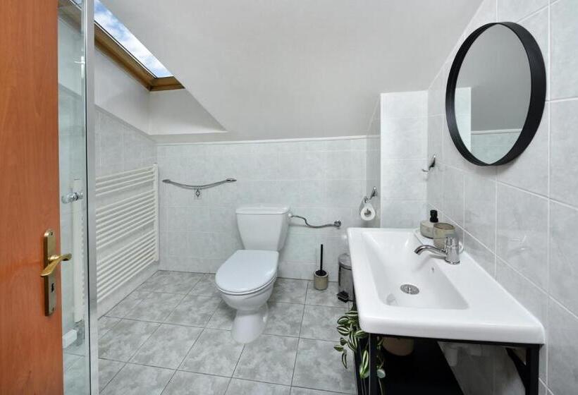 高级三人间, Vila Martina