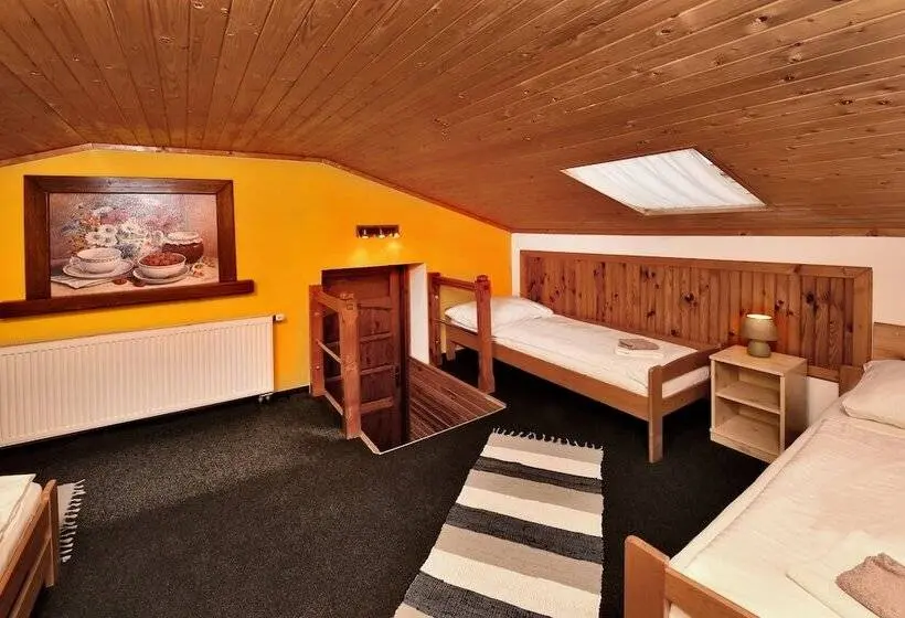 اتاق استاندارد چهار تخته, Vila Martina