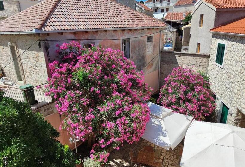 اتاق استاندارد چهارنفره با بالکن, Guest House Adria