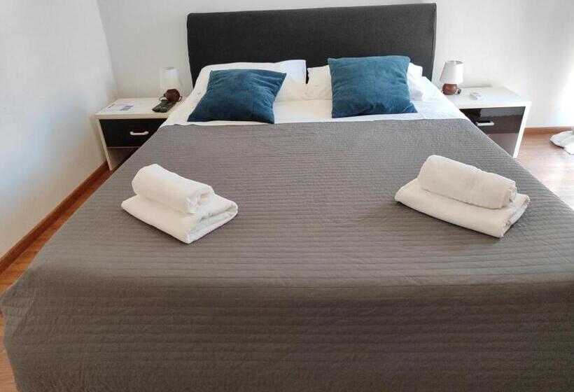 발코니가 있는 4인용 스탠다드 룸, Guest House Adria