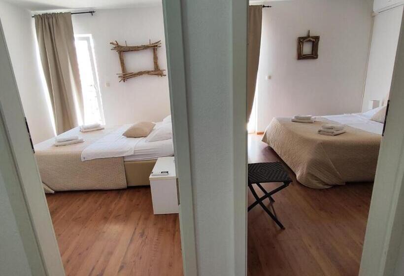 발코니가 있는 4인용 스탠다드 룸, Guest House Adria