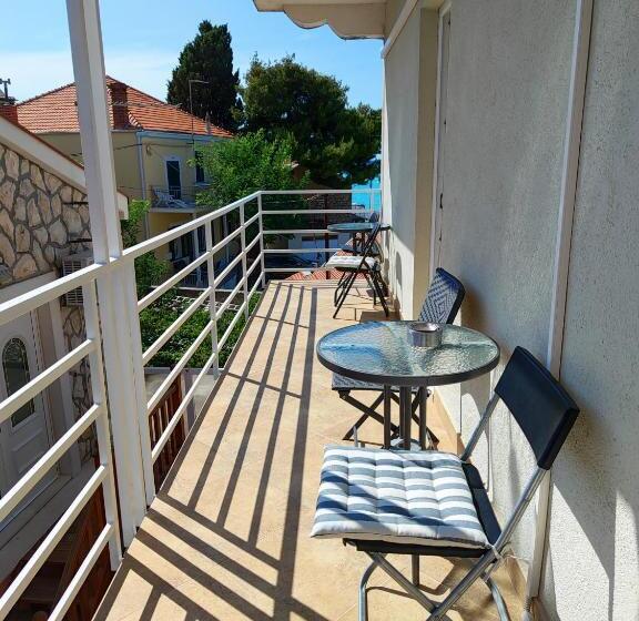 발코니가 있는 4인용 스탠다드 룸, Guest House Adria