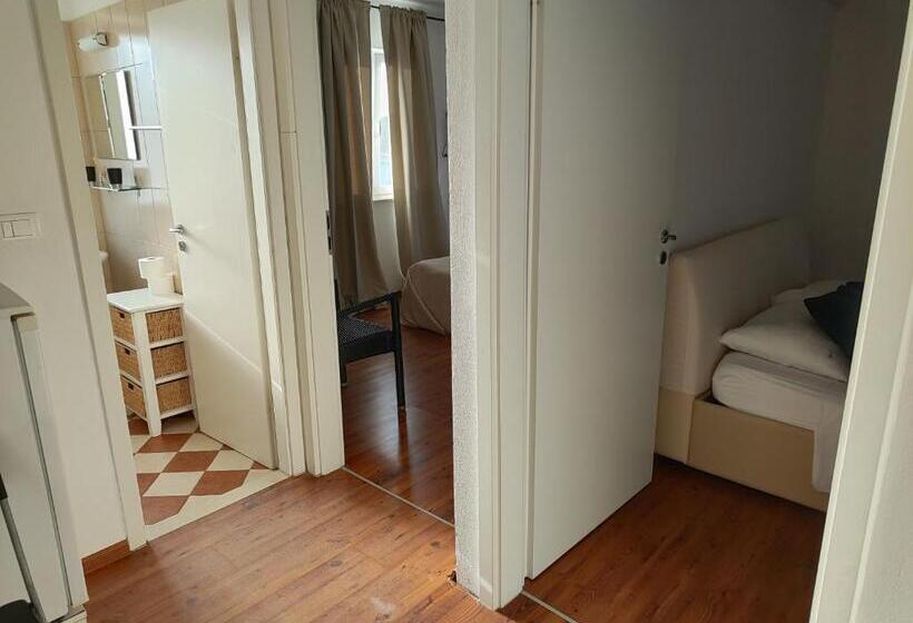 스탠다드 4인용 룸 바다전망, Guest House Adria