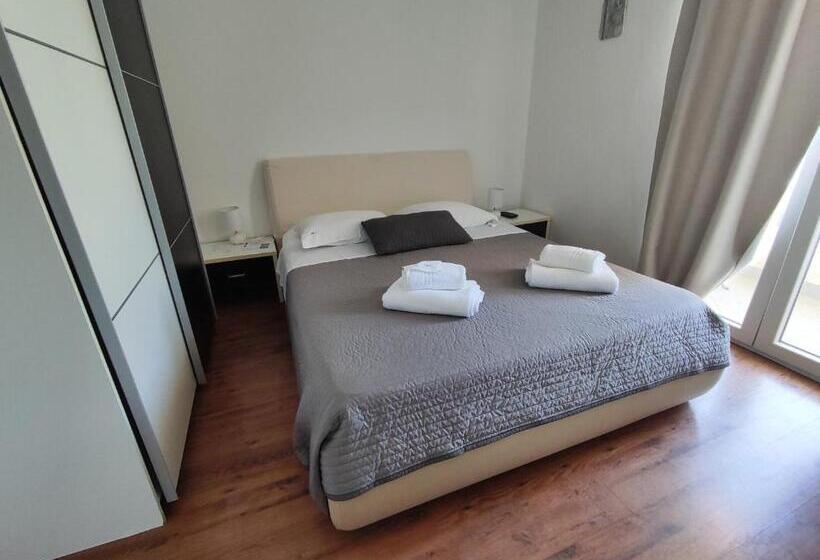 스탠다드 4인용 룸 바다전망, Guest House Adria