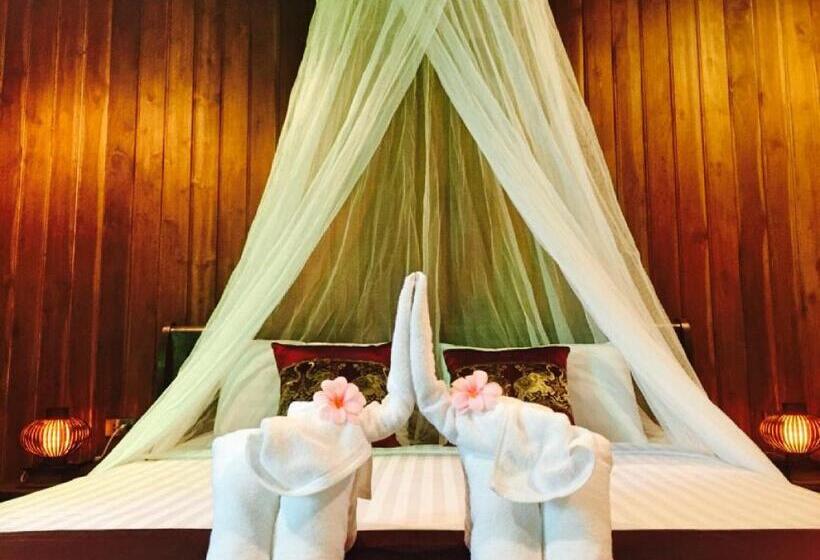 Бунгало с видом на бассейн, Sawasdee Sukhothai Resort