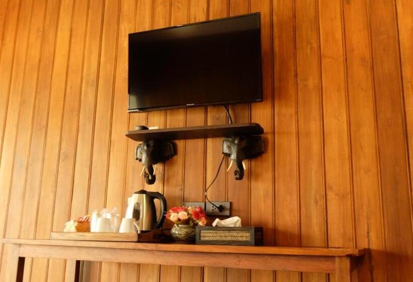 Бунгало с видом на бассейн, Sawasdee Sukhothai Resort