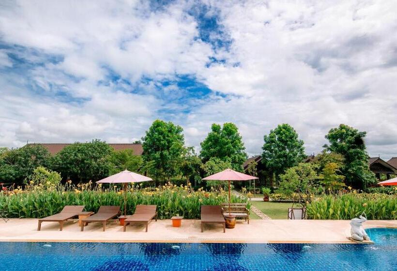 Бунгало с видом на бассейн, Sawasdee Sukhothai Resort