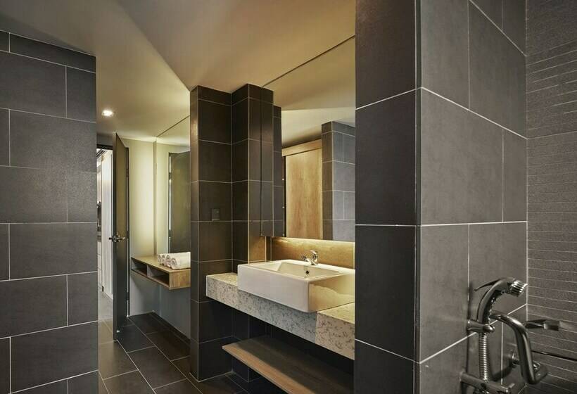 スイート, Tropics Eight Suites