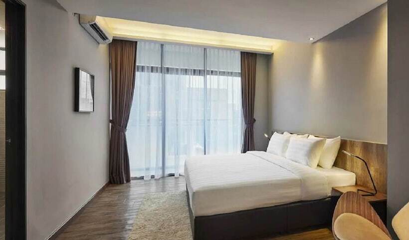 スイート, Tropics Eight Suites