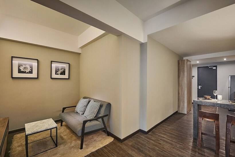 Люкс, Tropics Eight Suites