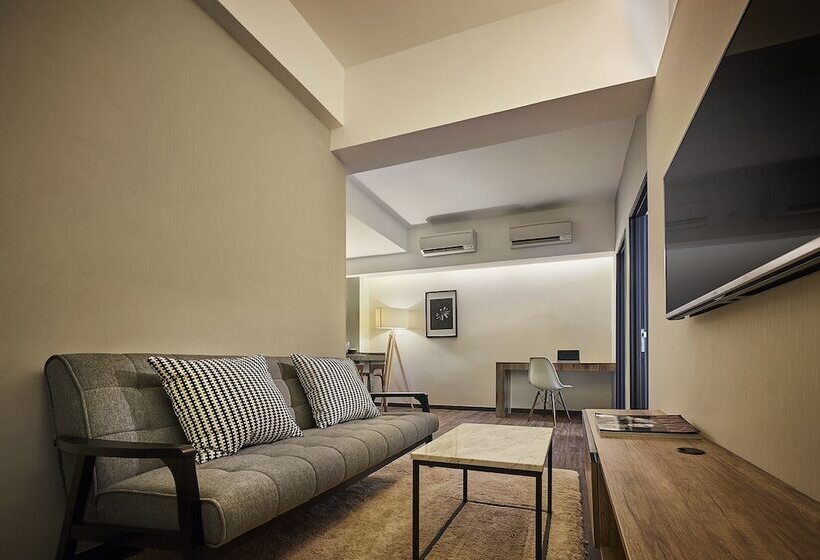 Люкс, Tropics Eight Suites