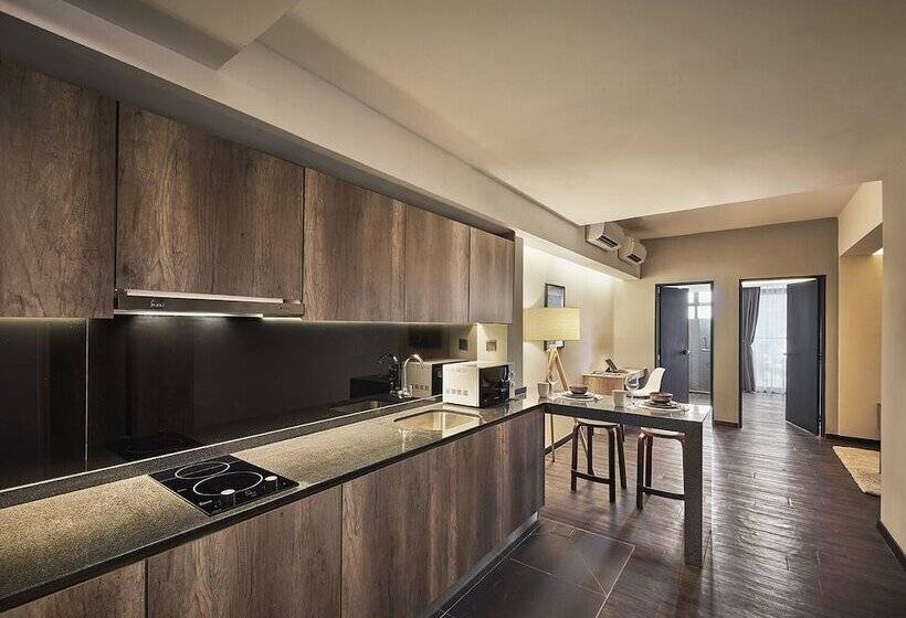 Люкс, Tropics Eight Suites