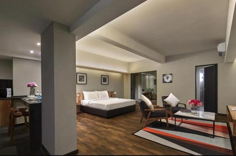 Люкс, Tropics Eight Suites