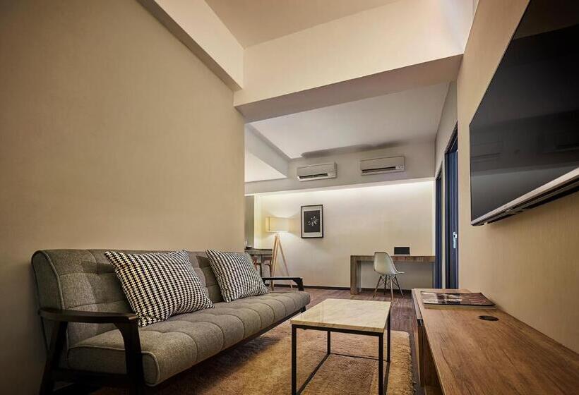 Люкс, Tropics Eight Suites