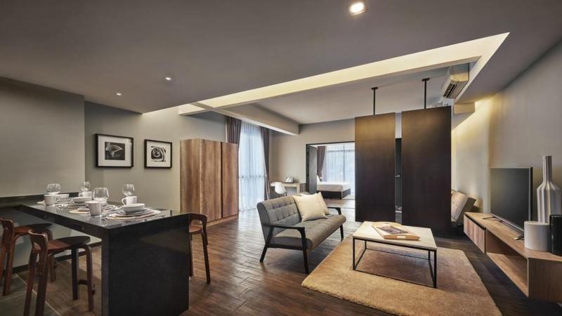 スイート, Tropics Eight Suites