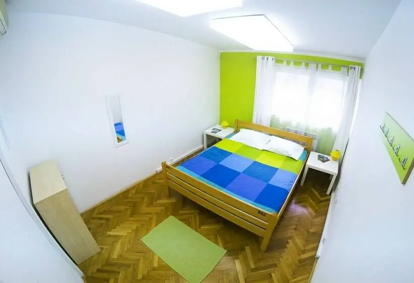 バス共有のスタンダードルーム, Whole Wide World Hostel