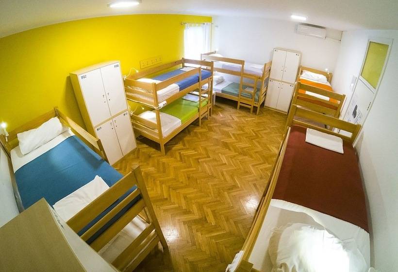 공동 객실, Whole Wide World Hostel