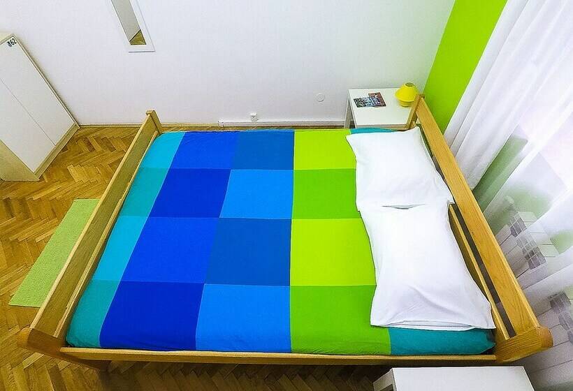 스탠다드 룸 공동 욕실, Whole Wide World Hostel