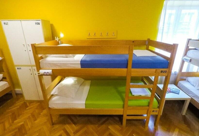 공동 객실, Whole Wide World Hostel