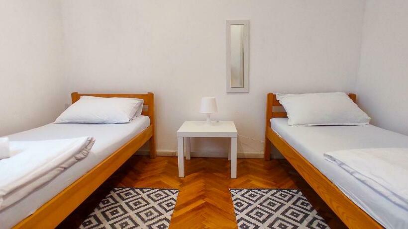 스탠다드 룸 공동 욕실, Whole Wide World Hostel