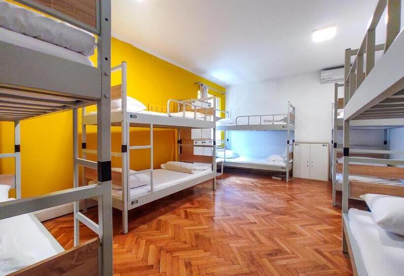 공동 객실, Whole Wide World Hostel