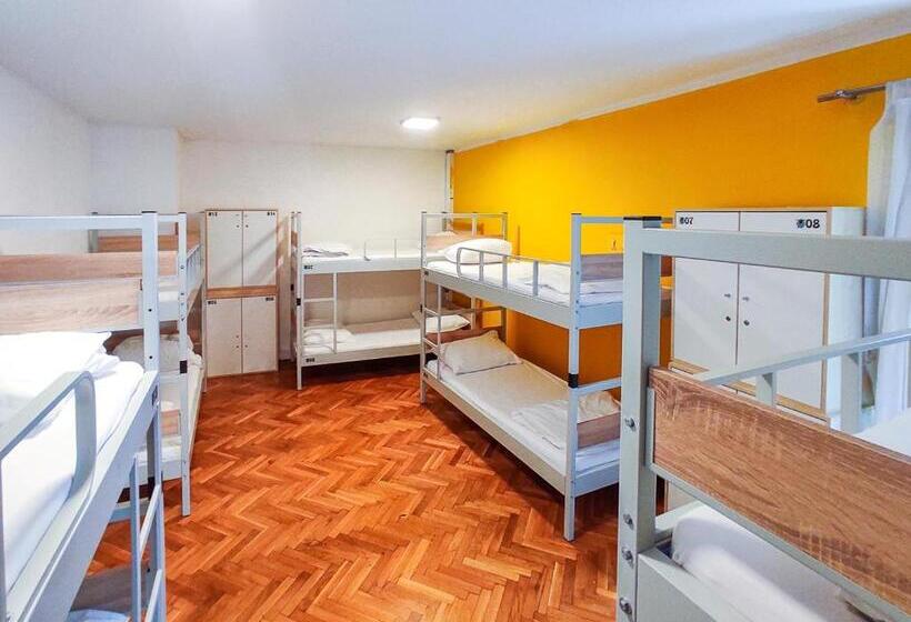 공동 객실, Whole Wide World Hostel