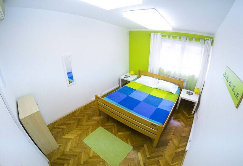 스탠다드 룸 공동 욕실, Whole Wide World Hostel