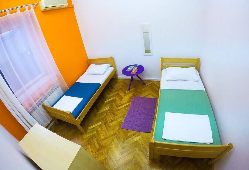 스탠다드 룸 공동 욕실, Whole Wide World Hostel