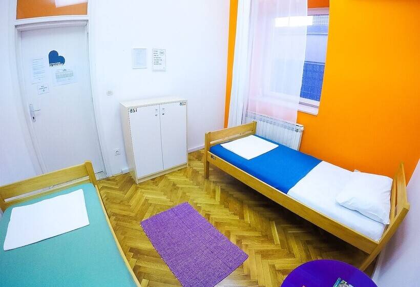 带共用浴室的标准房间, Whole Wide World Hostel