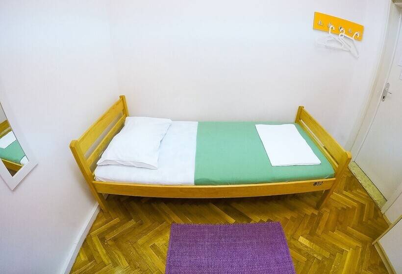 스탠다드 룸 공동 욕실, Whole Wide World Hostel