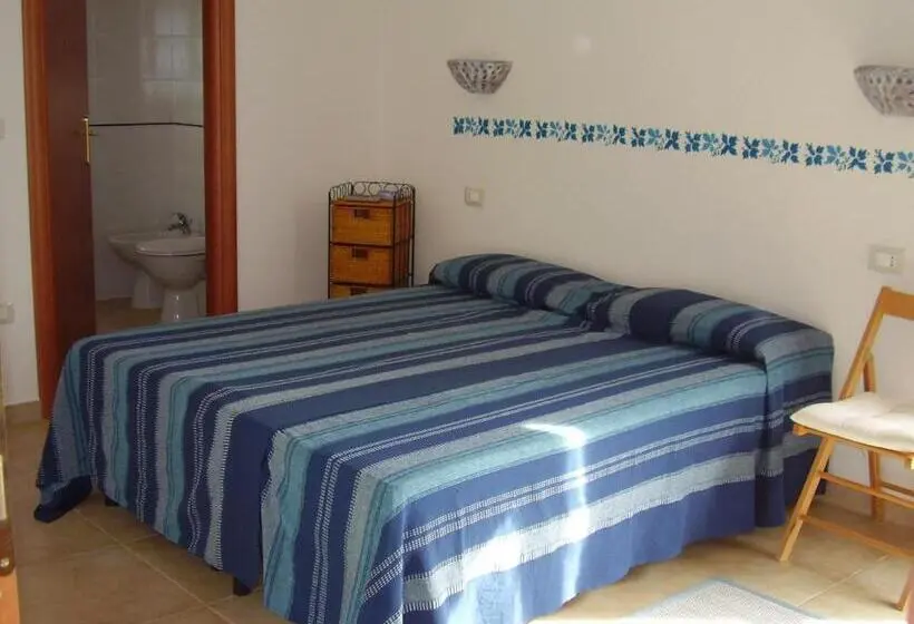 Standard Triple Room with Terrace, Agriturismo Cuile De Molino
