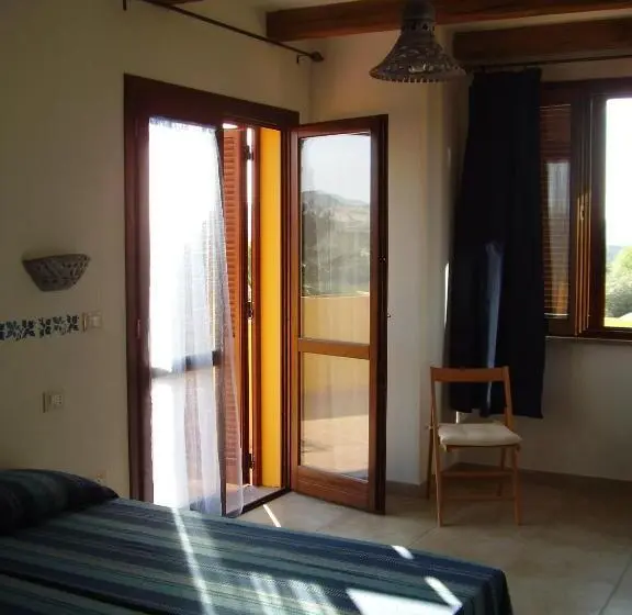 Standard Triple Room with Terrace, Agriturismo Cuile De Molino