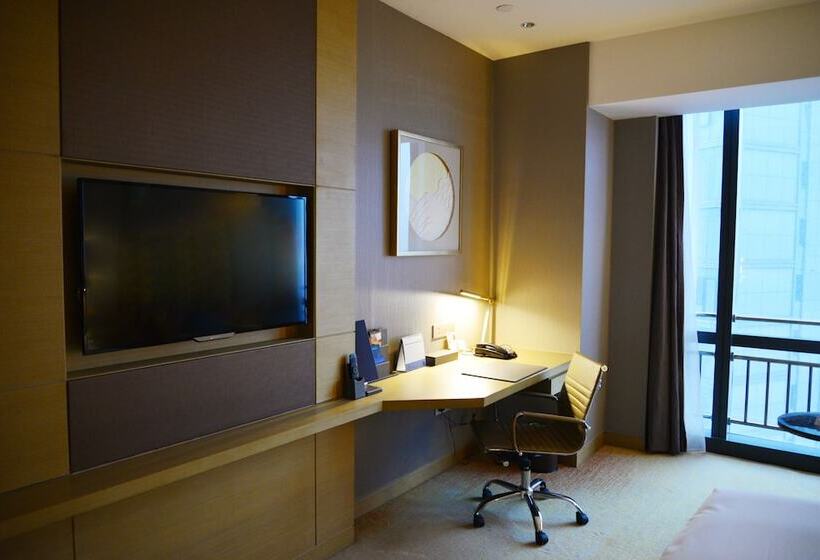 Номер Executive, Hilton Yantai