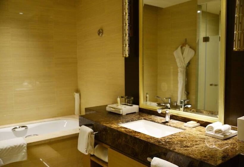 اتاق اجرایی, Hilton Yantai