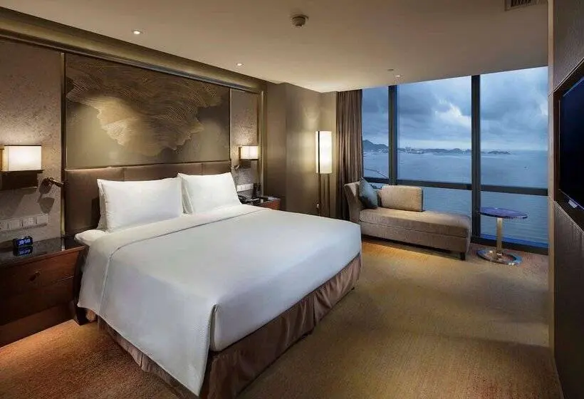 اتاق اجرایی با چشم‌انداز دریا, Hilton Yantai