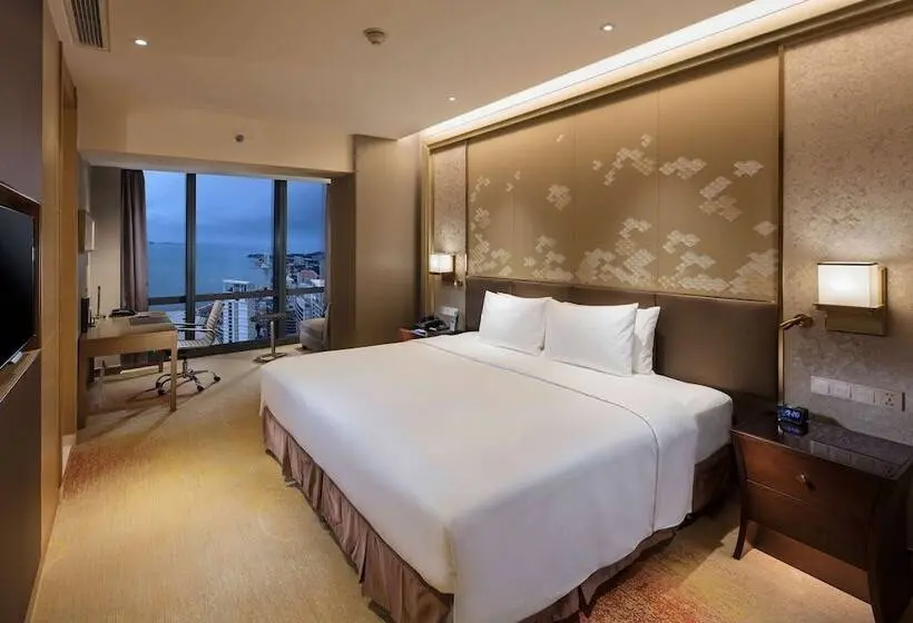 اتاق اجرایی با چشم‌انداز دریا, Hilton Yantai